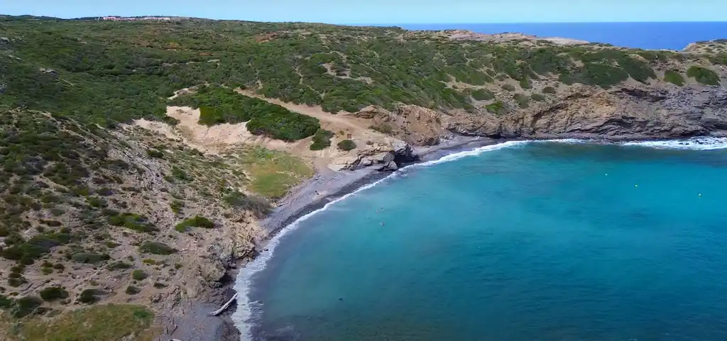 Muestra foto aérea de la cala Presili